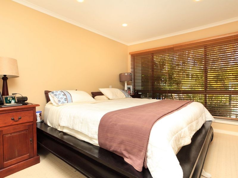 26 Summit Crescent, Carrara QLD 4211