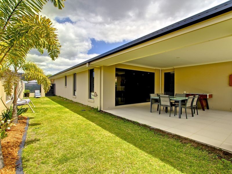 1 Thomas Hilton Place, Nerang QLD 4211