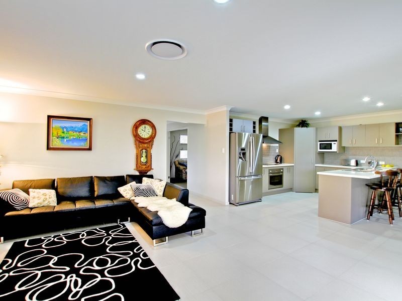 1 Thomas Hilton Place, Nerang QLD 4211