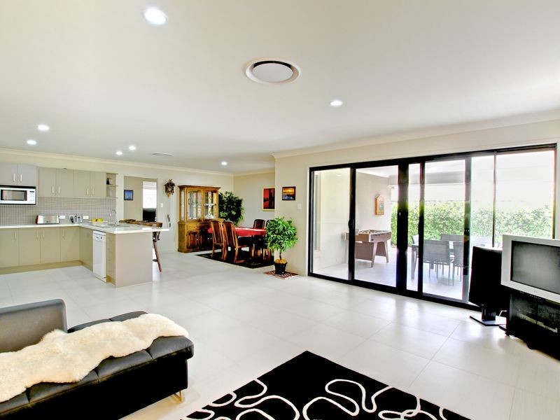 1 Thomas Hilton Place, Nerang QLD 4211