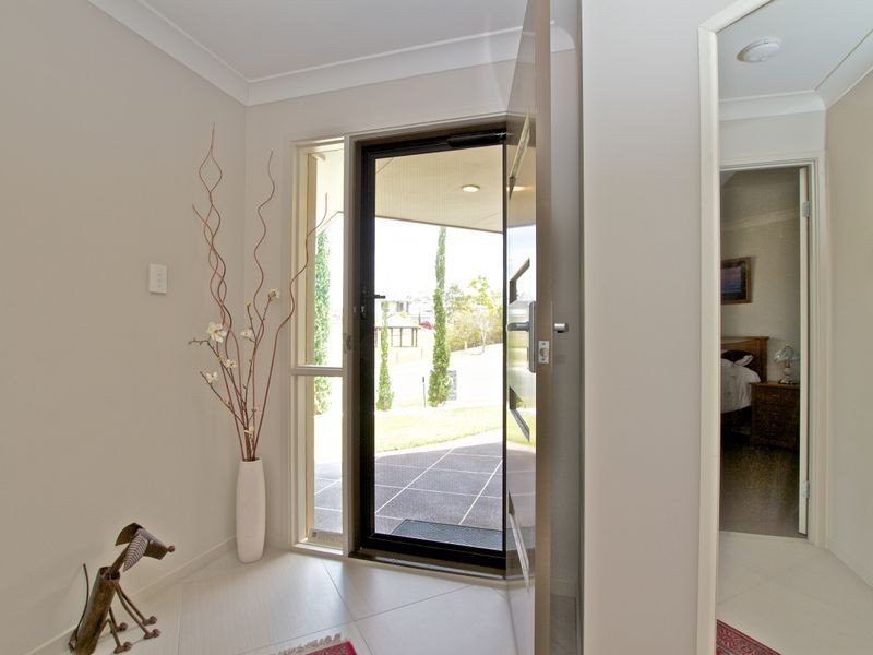 1 Thomas Hilton Place, Nerang QLD 4211