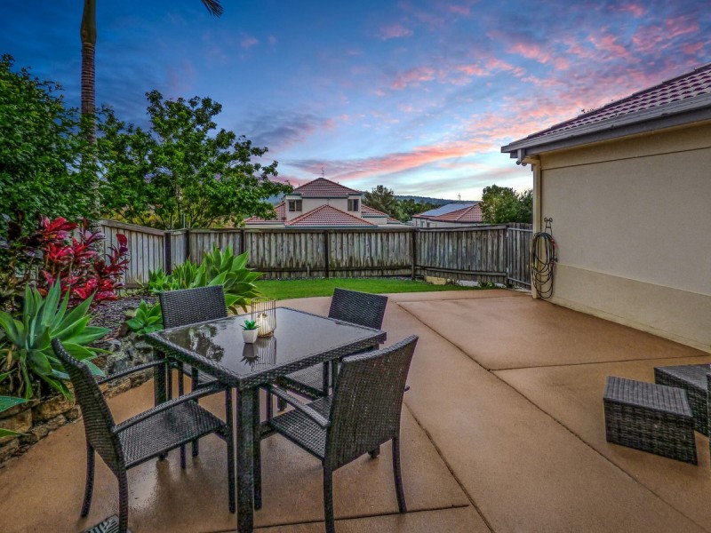 2/3 Kowhai Place, Nerang QLD 4211