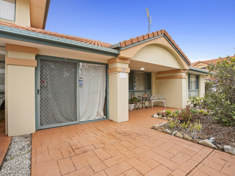 5/2 Pappas Way, Carrara QLD 4211