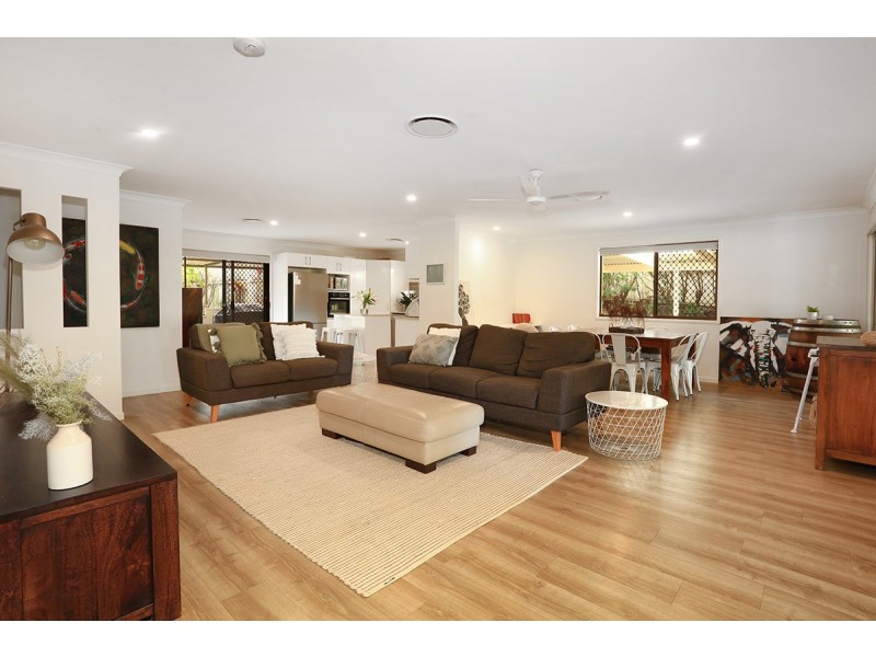 22 Aberdeen Court, Highland Park QLD 4211
