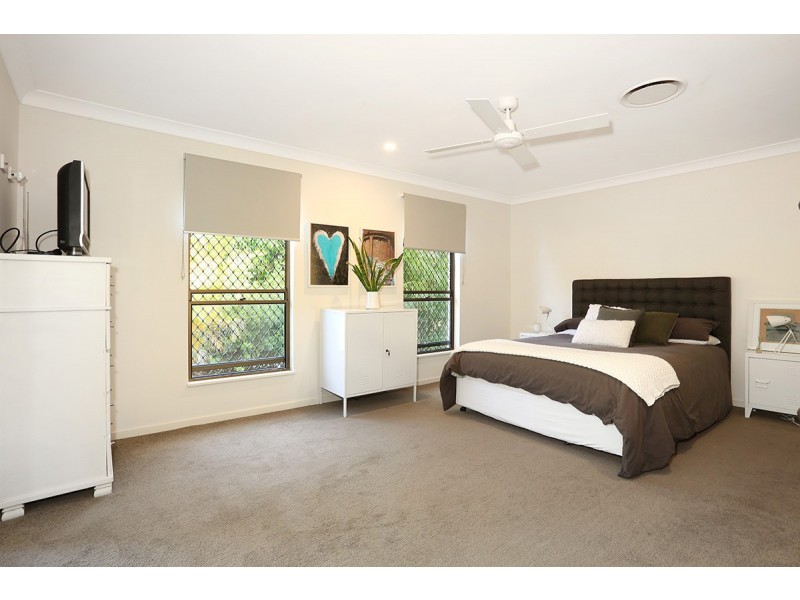 22 Aberdeen Court, Highland Park QLD 4211