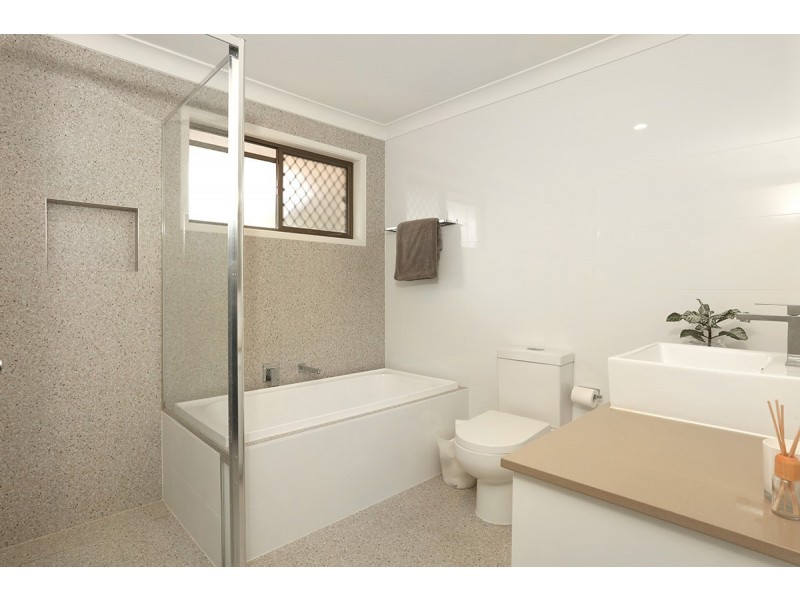 22 Aberdeen Court, Highland Park QLD 4211