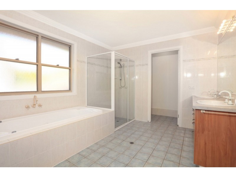 4 Cajeput Court, Reedy Creek QLD 4227