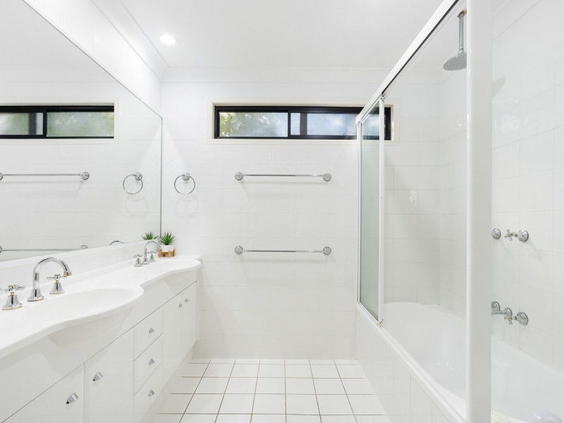 13/2 Ridgeline Way, Highland Park QLD 4211