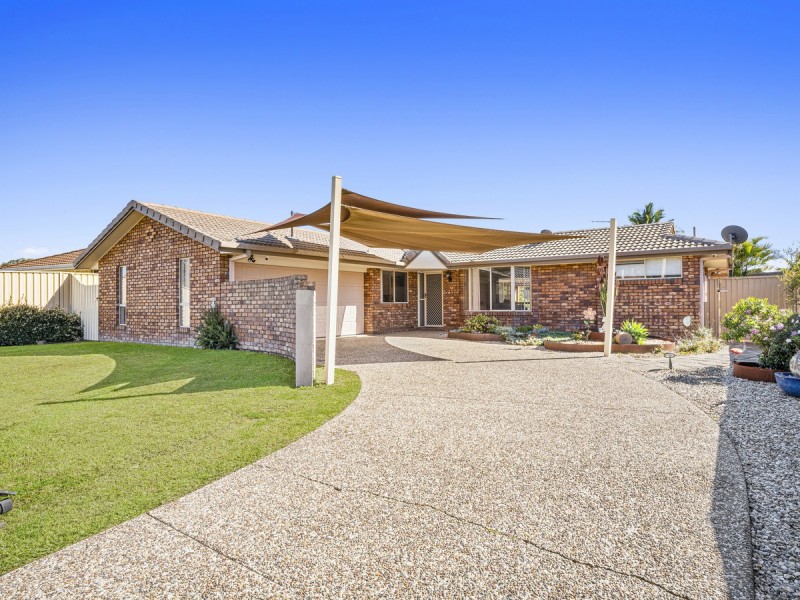 4 Hastings Crescent, Carrara QLD 4211