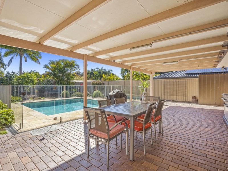 4 Hastings Crescent, Carrara QLD 4211