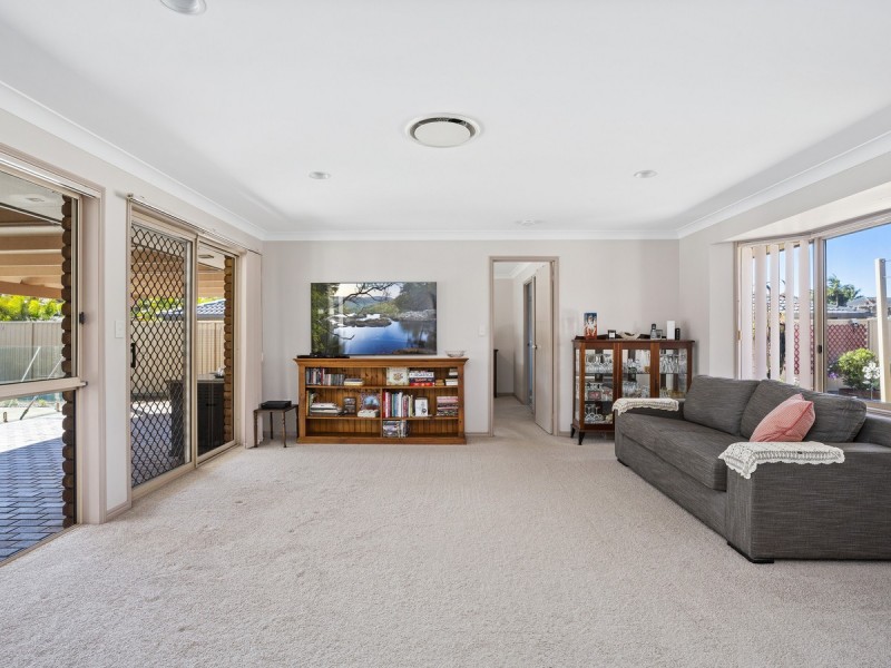 4 Hastings Crescent, Carrara QLD 4211