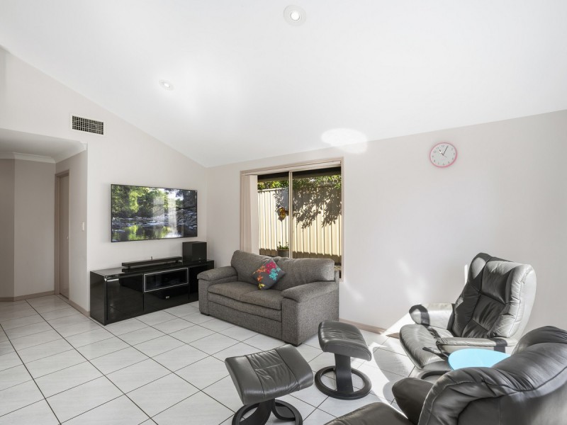 4 Hastings Crescent, Carrara QLD 4211