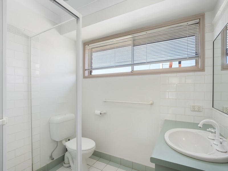 4 Hastings Crescent, Carrara QLD 4211