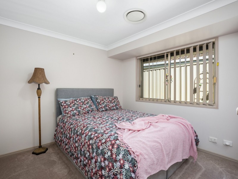 4 Hastings Crescent, Carrara QLD 4211