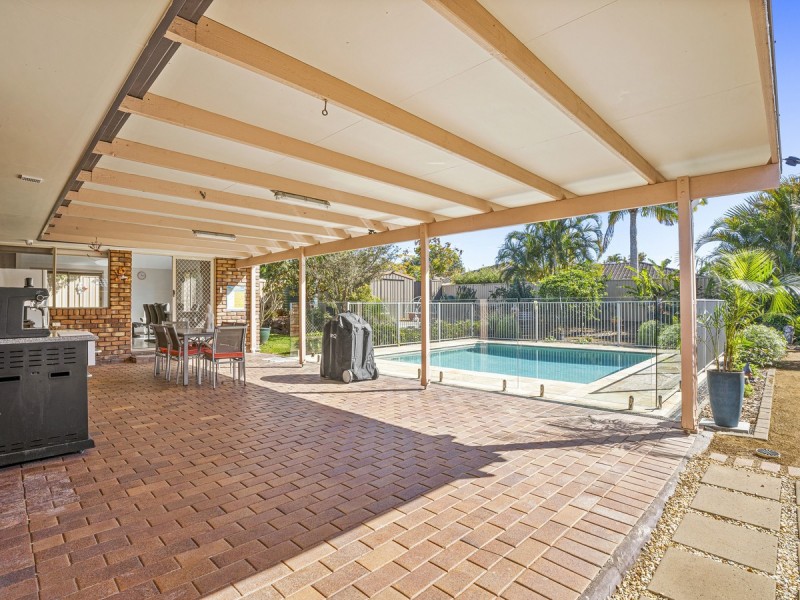 4 Hastings Crescent, Carrara QLD 4211