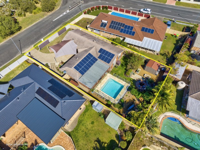 4 Hastings Crescent, Carrara QLD 4211