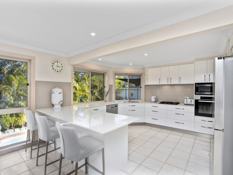 30 Carcoola Street, Benowa QLD 4217