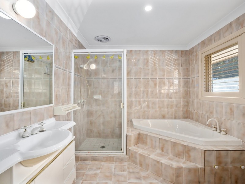 30 Carcoola Street, Benowa QLD 4217