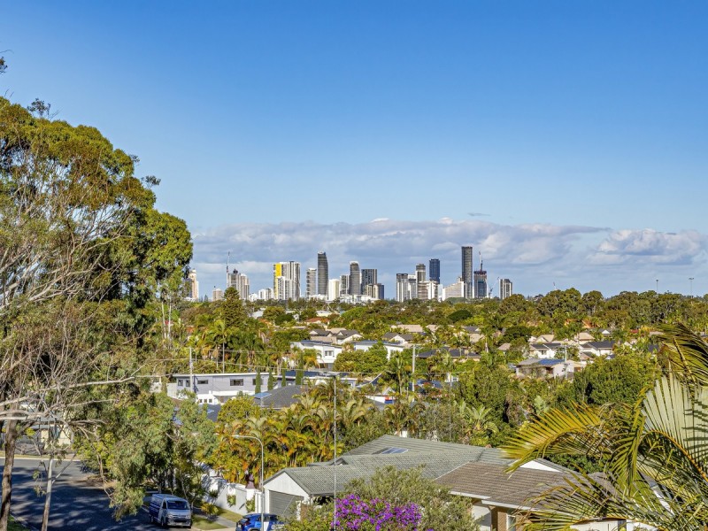 30 Carcoola Street, Benowa QLD 4217