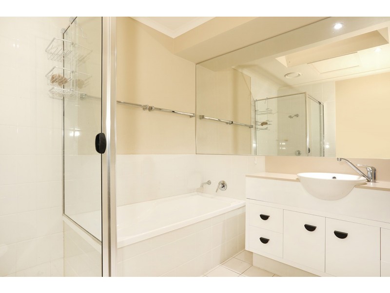 119/136 Palm Meadows Drive, Carrara QLD 4211