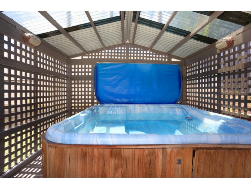 12 Edgehill Drive, Nerang QLD 4211