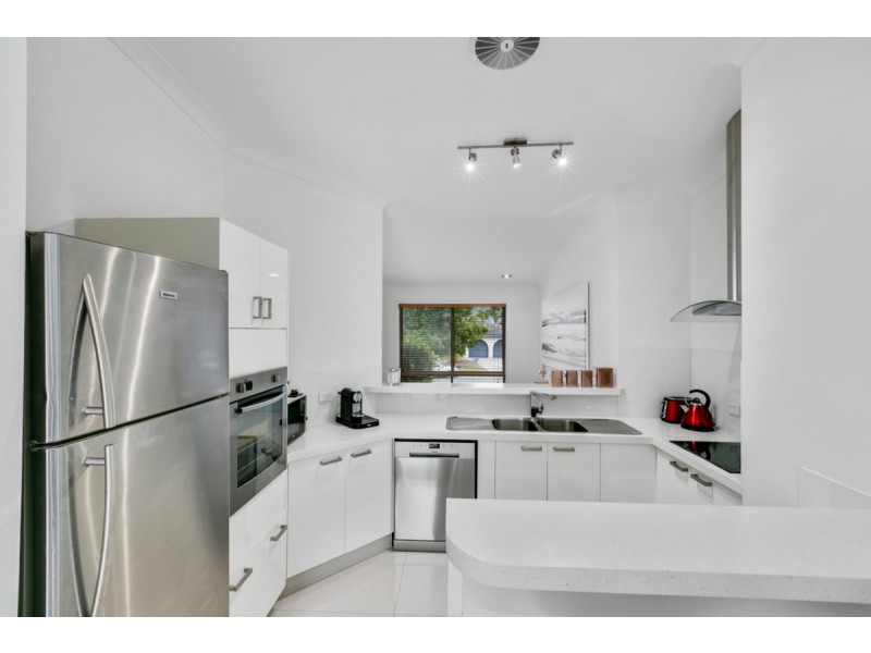 13 Bradstone Road, Carrara QLD 4211
