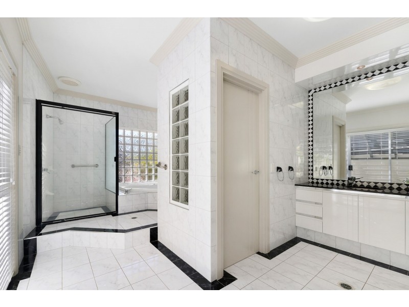 30 Kuranda Drive, Robina QLD 4226