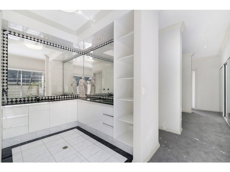 30 Kuranda Drive, Robina QLD 4226