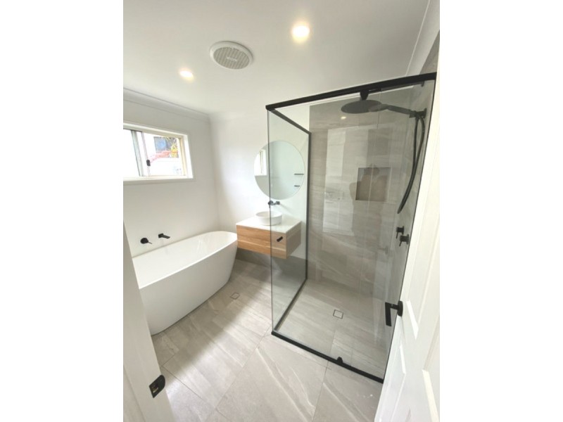 2 Paddington Drive, Carrara QLD 4211