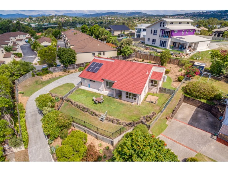 2 Paddington Drive, Carrara QLD 4211