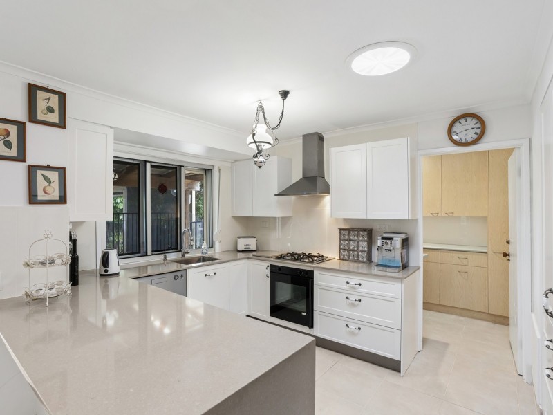 10 Tomanbil Terrace, Ashmore QLD 4214
