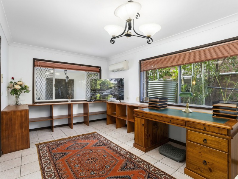 10 Tomanbil Terrace, Ashmore QLD 4214
