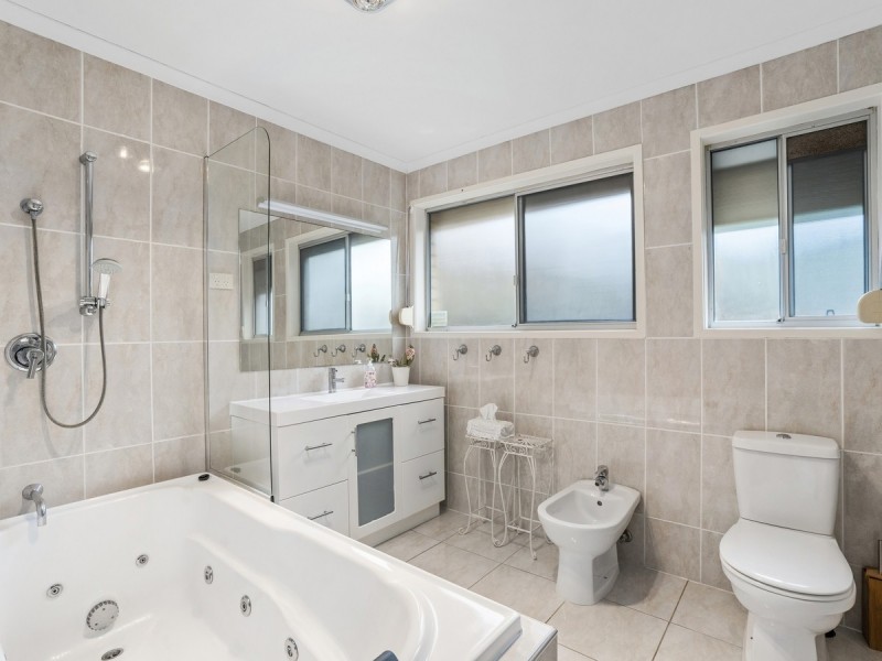 10 Tomanbil Terrace, Ashmore QLD 4214