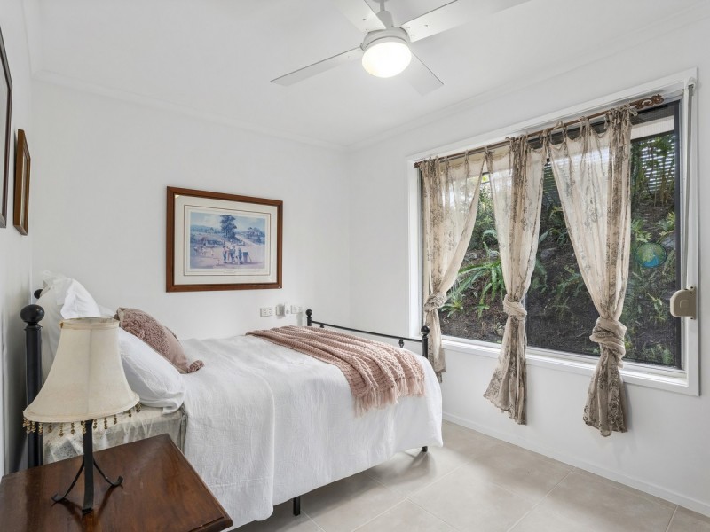10 Tomanbil Terrace, Ashmore QLD 4214