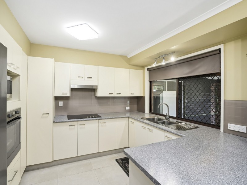 2 Perth Square, Highland Park QLD 4211