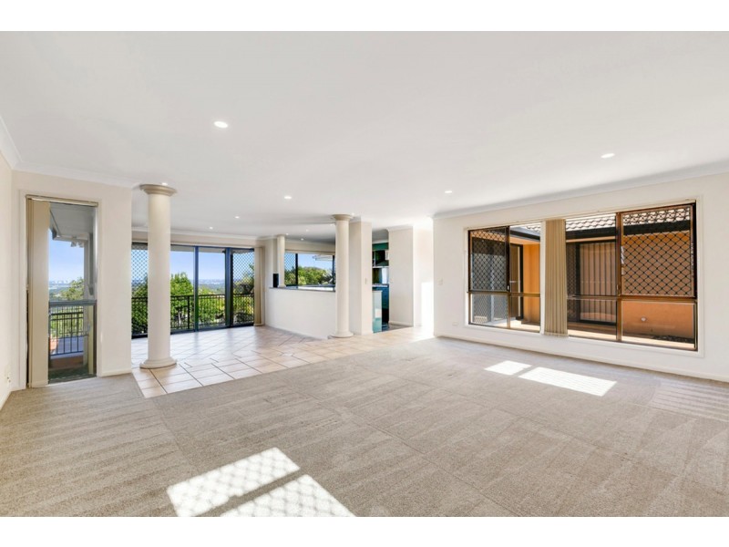 75 Armstrong Way, Highland Park QLD 4211