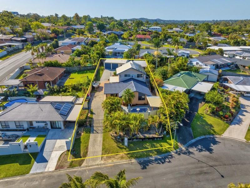 4 Rosella Court, Carrara QLD 4211