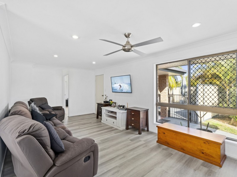 4 Rosella Court, Carrara QLD 4211