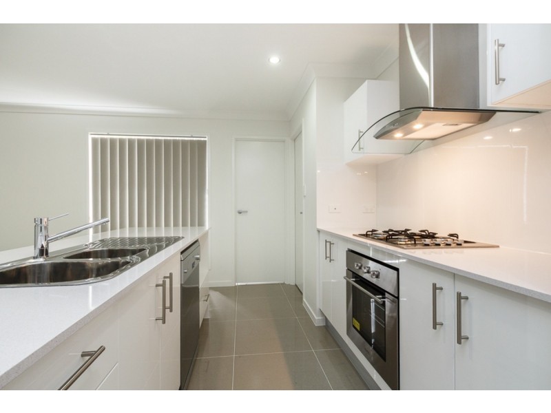 65 Macintyre Parade, Pacific Pines QLD 4211