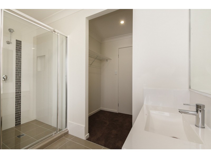 65 Macintyre Parade, Pacific Pines QLD 4211