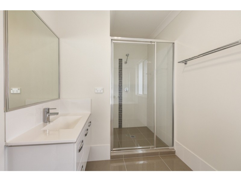 65 Macintyre Parade, Pacific Pines QLD 4211