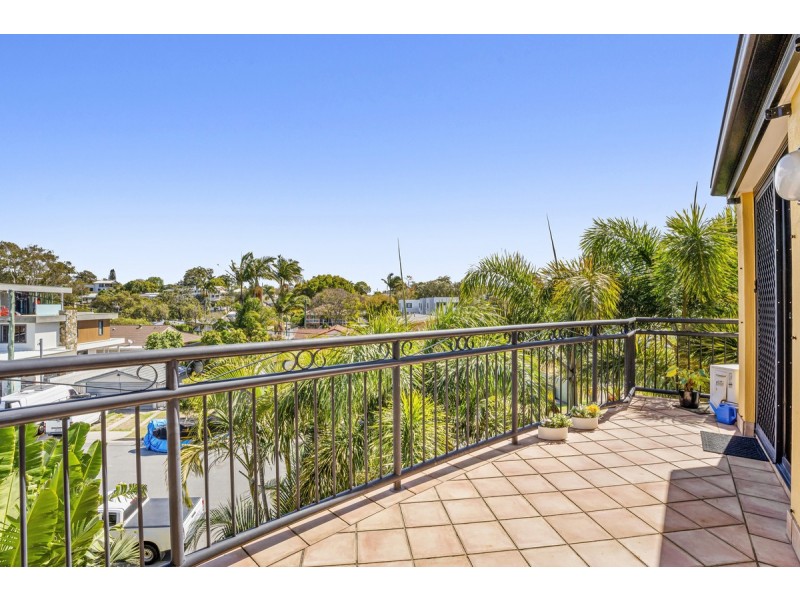 22/10-12 Bath Street, Labrador QLD 4215