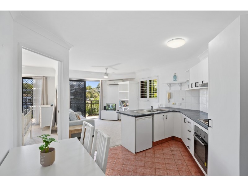 22/10-12 Bath Street, Labrador QLD 4215