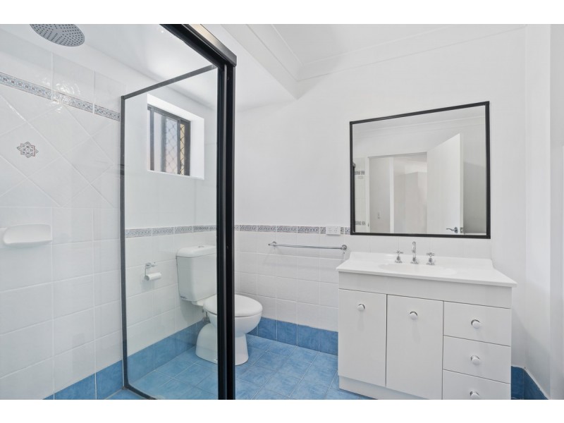 22/10-12 Bath Street, Labrador QLD 4215