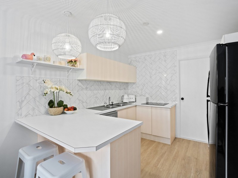 2/74 Village Way, Oxenford QLD 4210