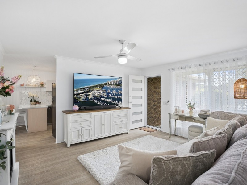 2/74 Village Way, Oxenford QLD 4210