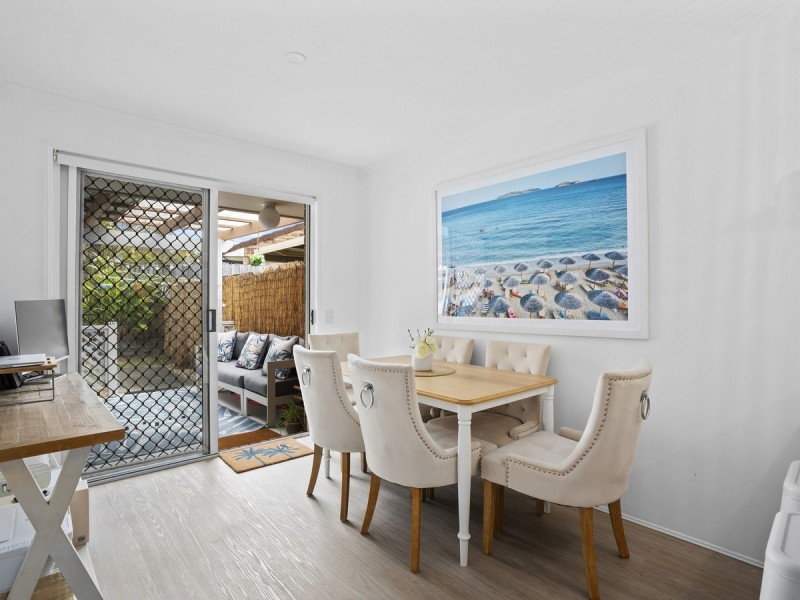 2/74 Village Way, Oxenford QLD 4210