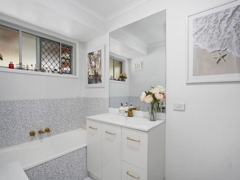 2/74 Village Way, Oxenford QLD 4210