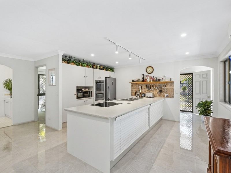 28 Balfour Crescent, Highland Park QLD 4211