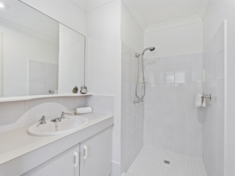 28 Balfour Crescent, Highland Park QLD 4211